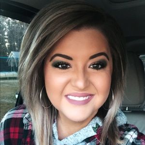 Meet your Posher, Holly